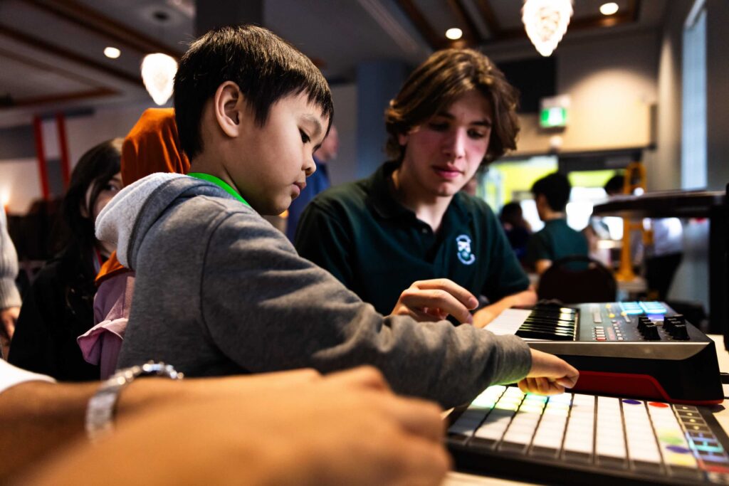 This image has an empty alt attribute; its file name is HMC-1223-Students-119-1024x683.jpeg